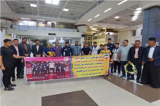 بعدازظهر امروز با حضور مسئولین ورزشی استان و در محل فرودگاه بین المللی اهواز  :